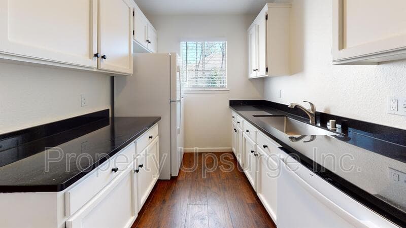 Redding Condo: 1045 California Street - 8