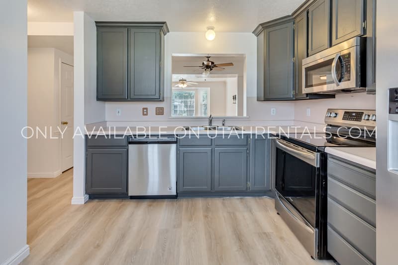 Spanish Fork House: 144 N 1120 E
