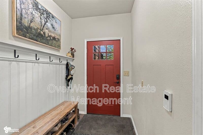 Eagle River House: 10610 High Bluff Dr