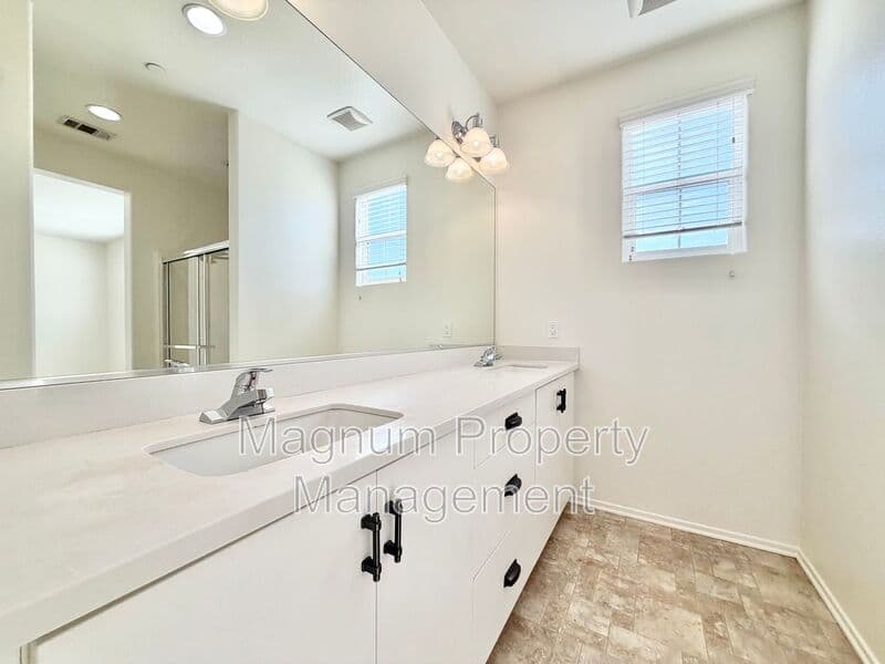 Temecula House: 28075 Calle Bonita