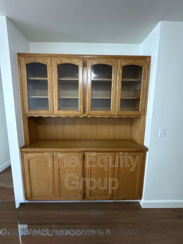 Visalia House: 2619 S Maselli