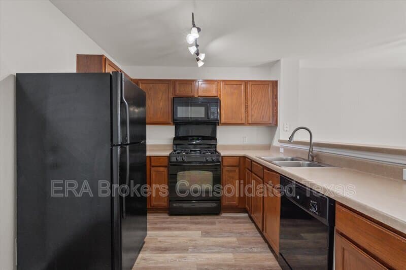 Austin House: 5825 Silver Screen Dr