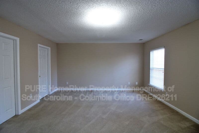 Columbia House: 581 Heron Glen Dr