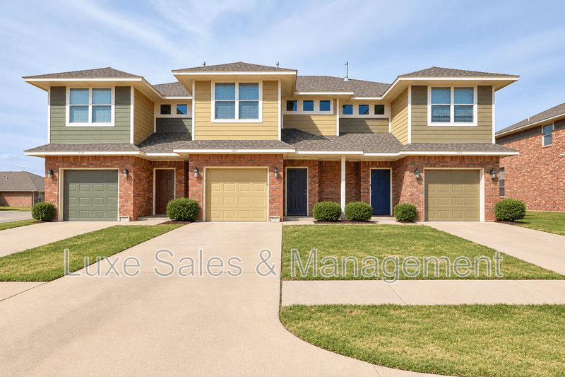 Moore House: 799 SW 14th St