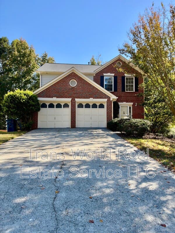 Duluth House: 3354 Roundfield Circle