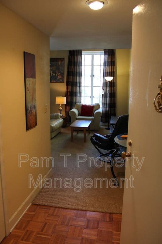 Savannah Condo: 321 Abercorn St.