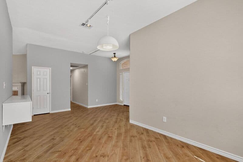 Frisco House: 10201 Max Lane