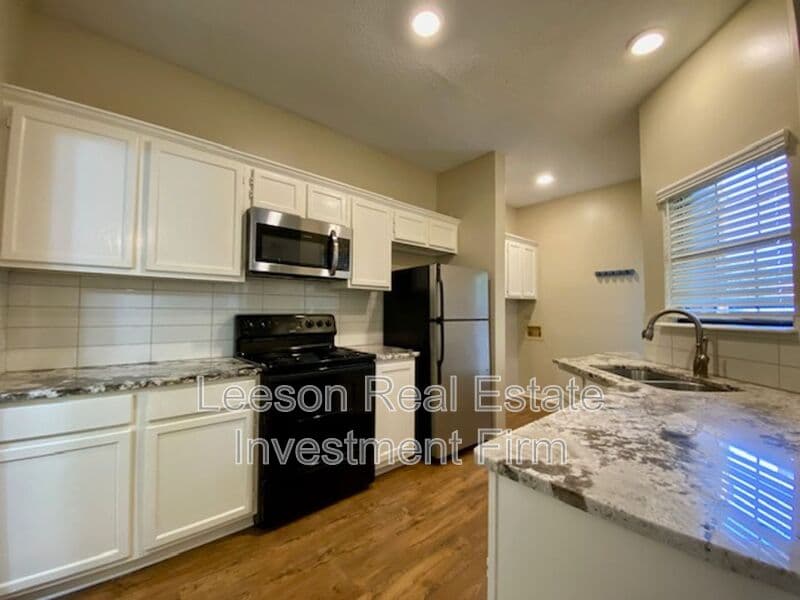 SHREVEPORT House: 9221 Ellerbe Rd.