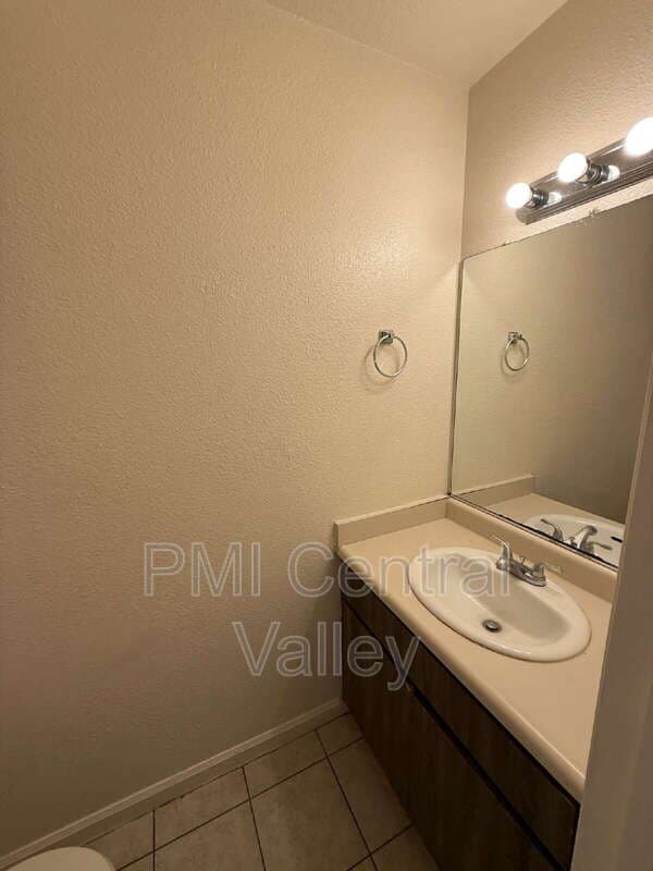 Denair Condo: 3557 Merced Ave C