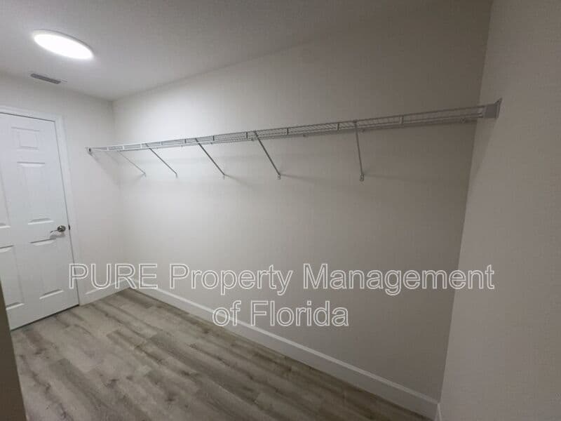 Ocala House: 11165 NW 7th Street