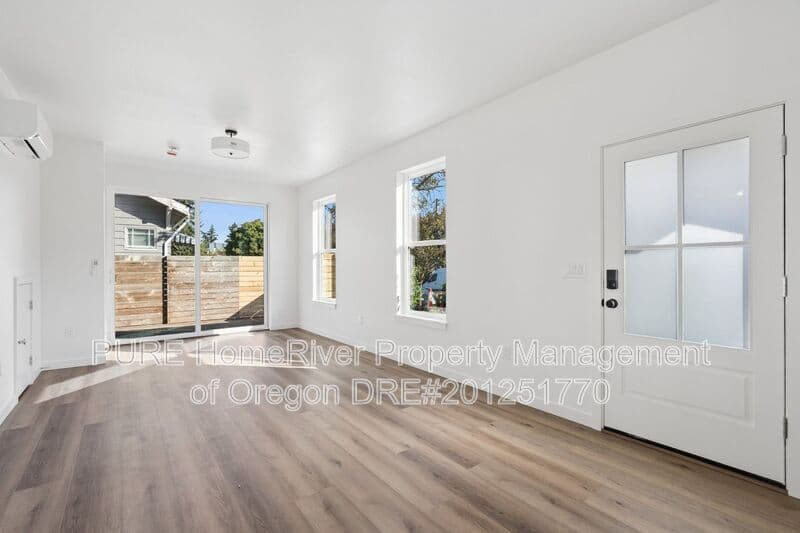 Portland Townhome: 2985 NE Emerson St