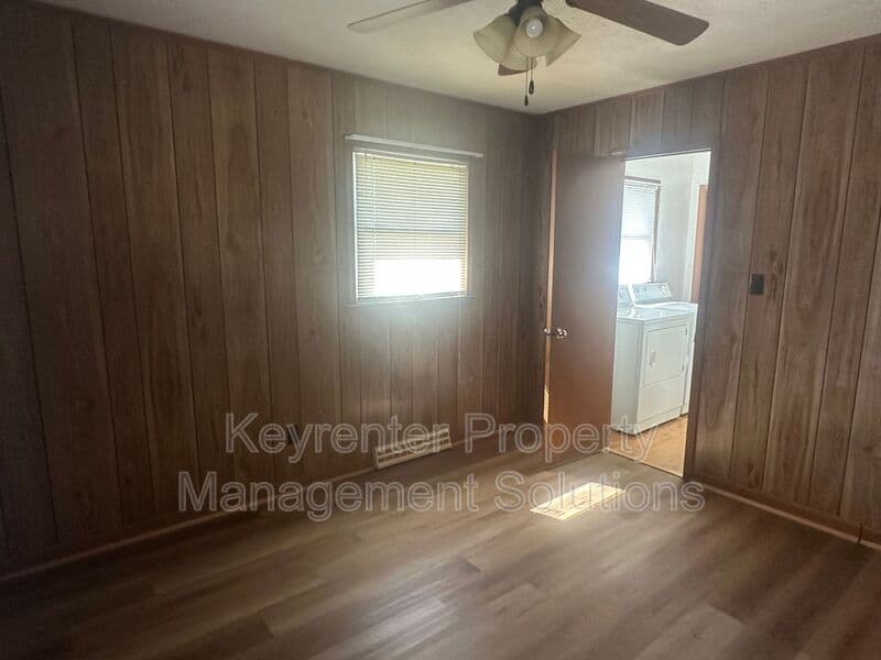 Staunton House: 55 Sunset Blvd
