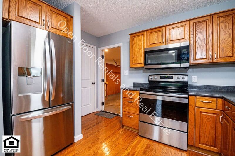 Woodburn House: 5021 Clovedale Dr