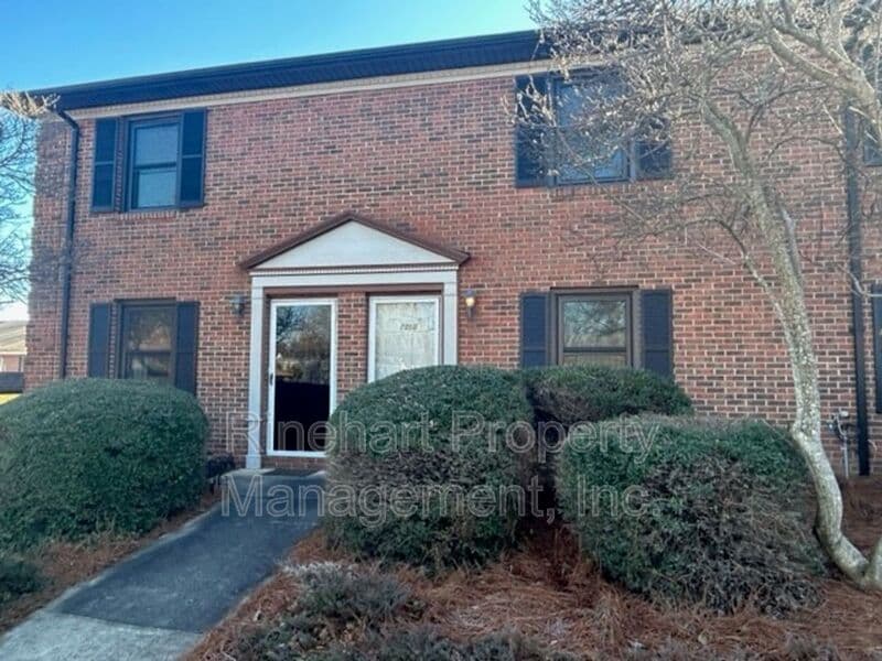 Rock Hill House: 285 South Herlong Ave