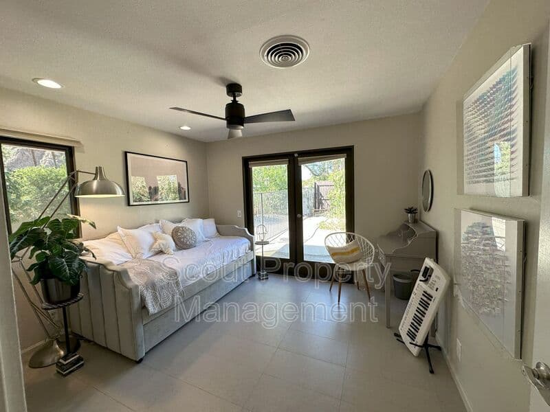 La Quinta House: 46560 Cameo Palms Drive