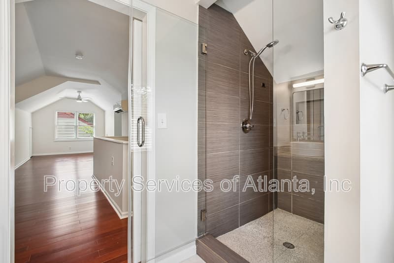 Atlanta House: 1649 Beecher St SW
