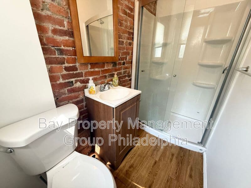 Collingdale House: 242 Pusey Ave