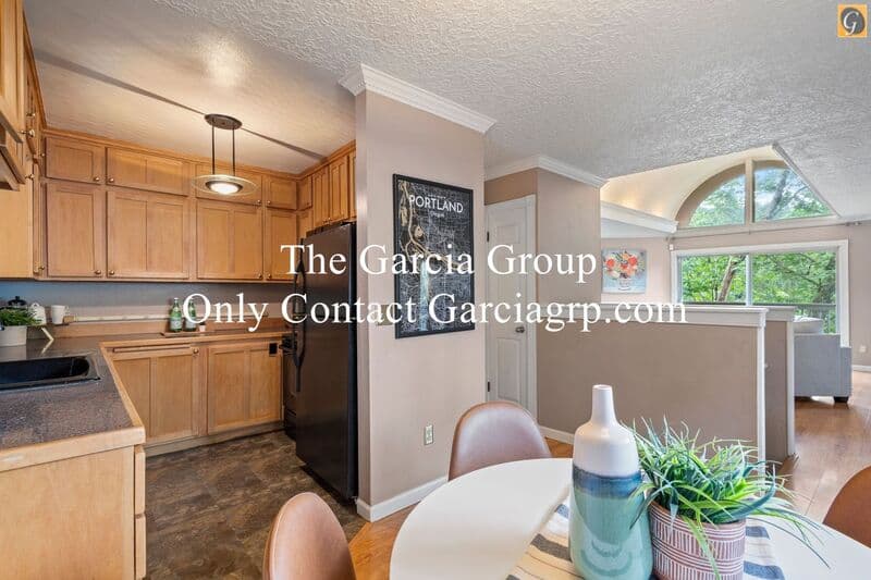 Portland Condo: 843 SW Broadway Dr.