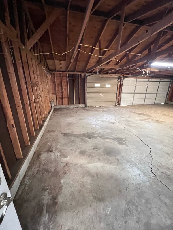 Anderson House: 1210 Vanbuskirk Rd