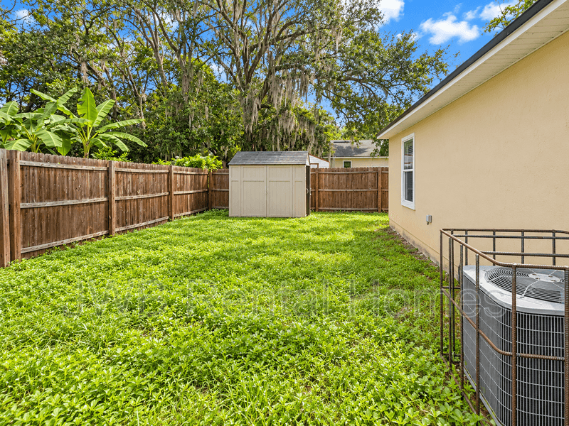 Jacksonville House: 2139 Sessions Ln