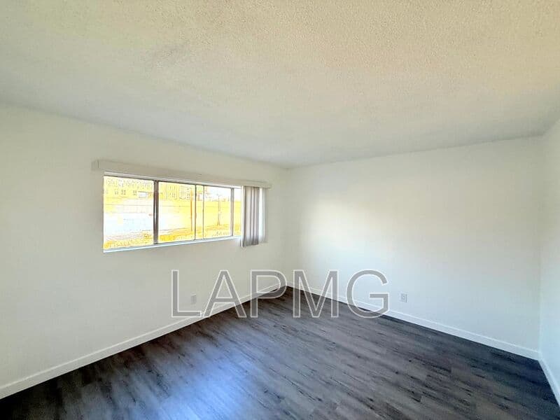 Los Angeles House: 1426 South Point View