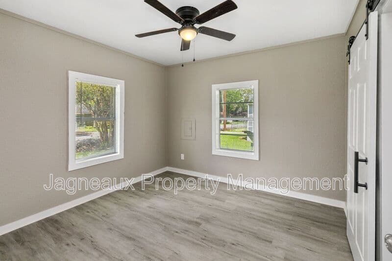 Lake Charles House: 705 Murray St