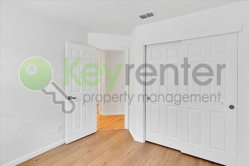 Sacramento House: 8428 Cassatt Way
