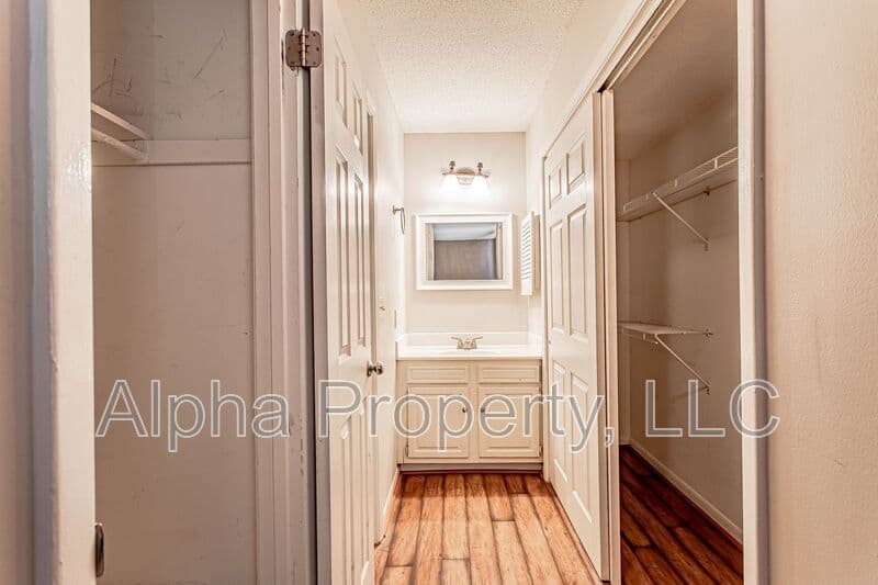 Taylors Condo: 812 Reid School Rd