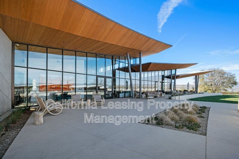 Valencia House: 27233 Red Willow Court