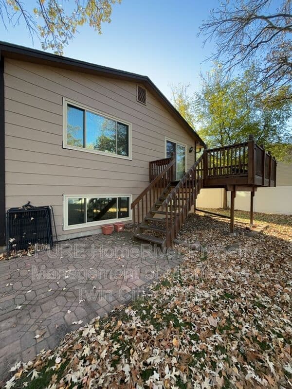 Coon Rapids House: 12394 Magnolia Cir Nw