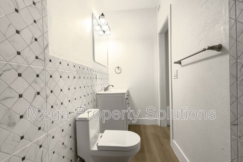 Tampa House: 910 East Osborne Avenue