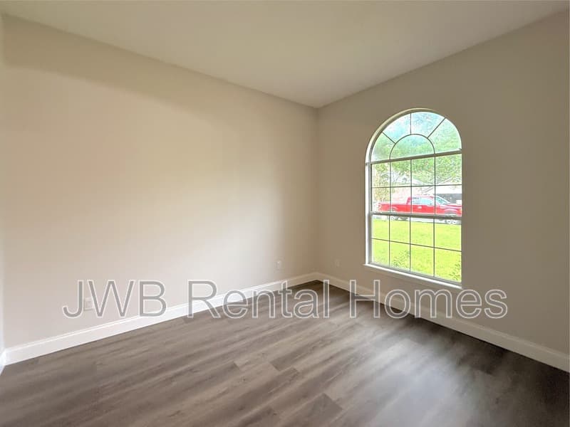 Saint Johns House: 557 Grand Parke Dr
