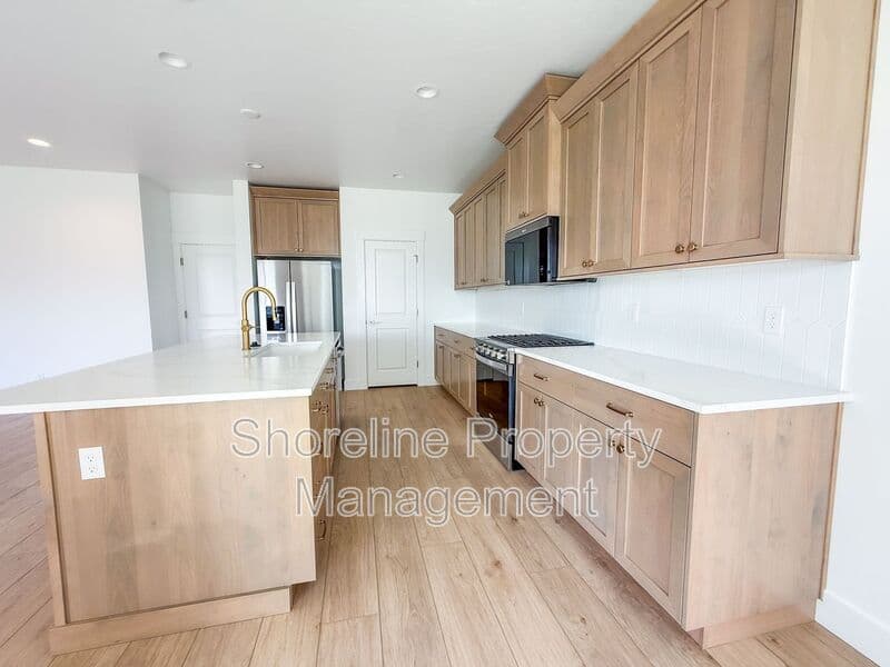 Star House: 8547 W Millcreek Drive
