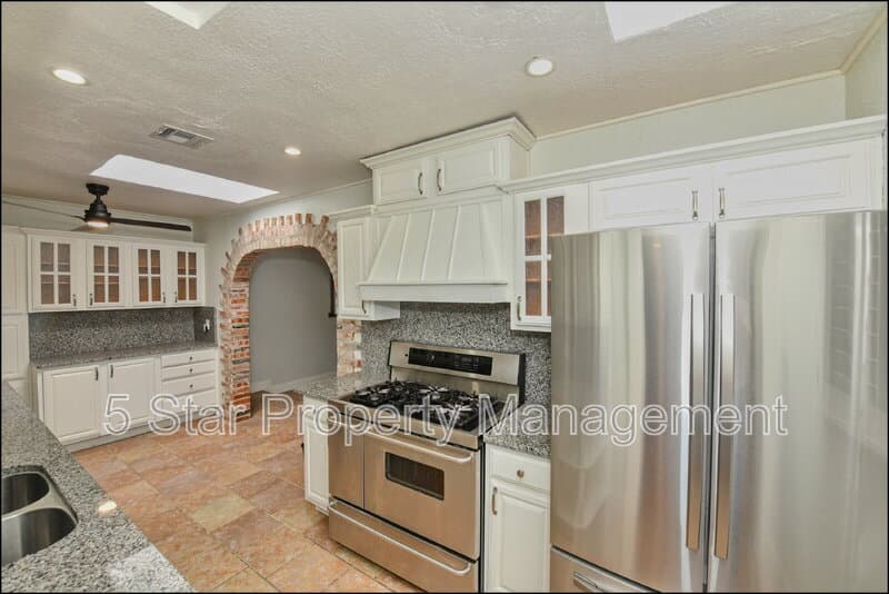 El Paso House: 3030 Aurora Avenue