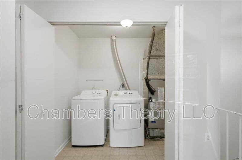 Woodbridge House: 12181 Old Salem Ct