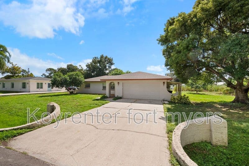 FORT MYERS House: 13049 FOURTH ST