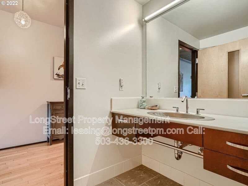 Portland Condo: 1410 NW Kearney St