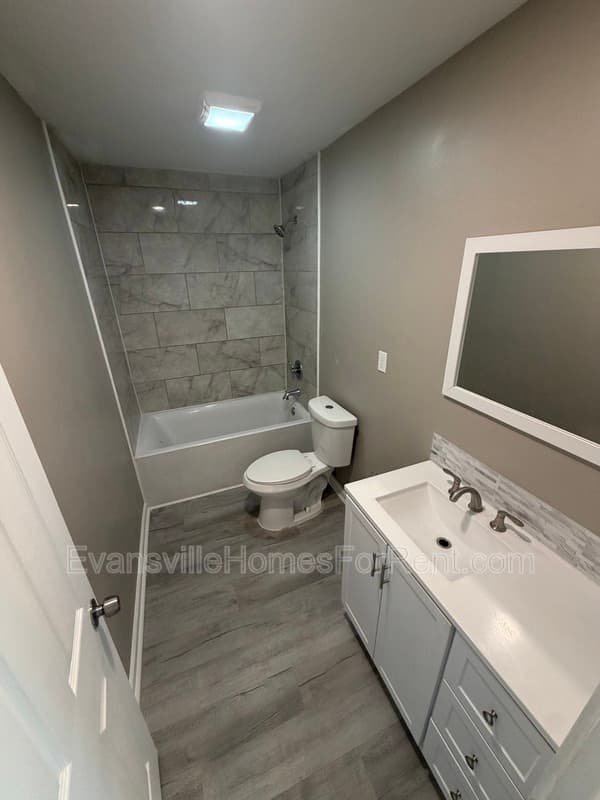 Evansville House: 1404 Oakley Street - 1406