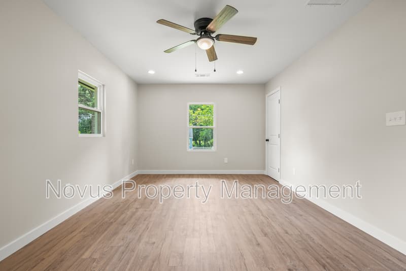 Carrollton House: 320 Adamson Avenue