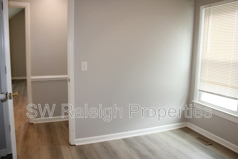 Fuquay-Varina House: 1400 Squire Ridge Drive