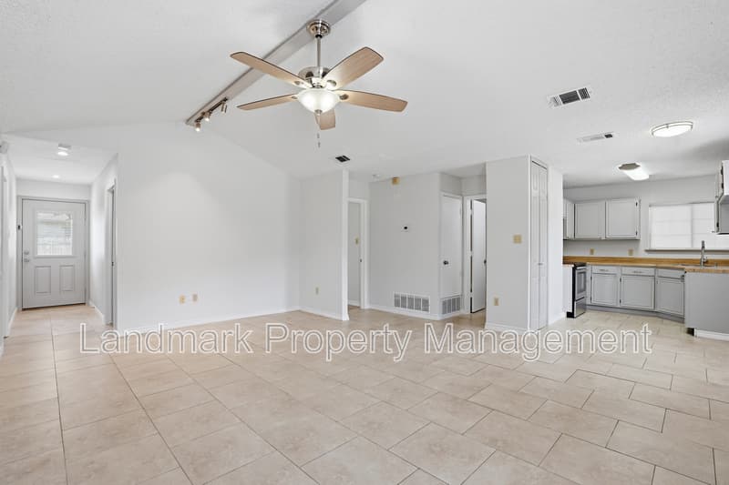 Mansfield House: 1122 Hidden Creek Drive