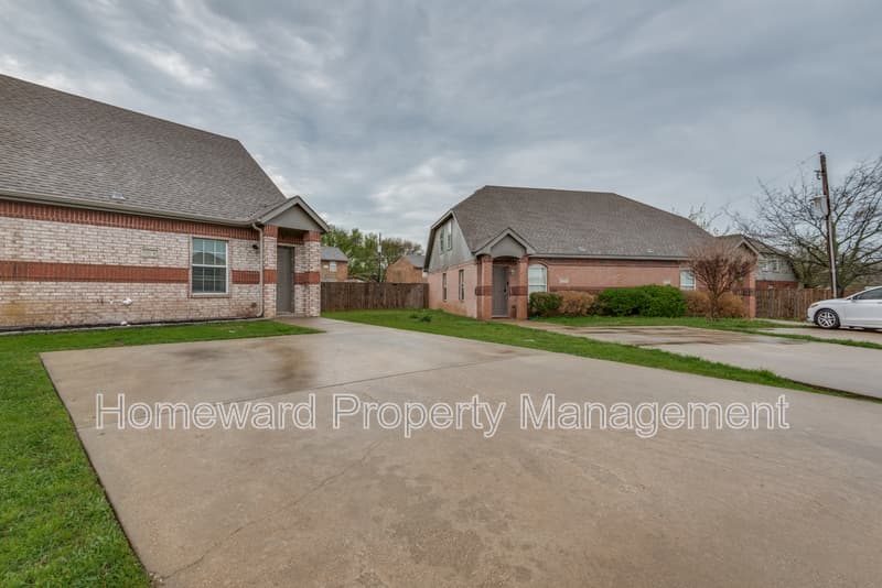 Mansfield Condo: 321 Queens Court - South