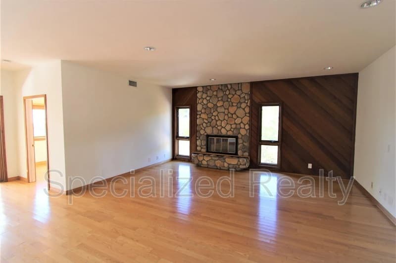 La Canada Flintridge House: 3694 Berwick Drive