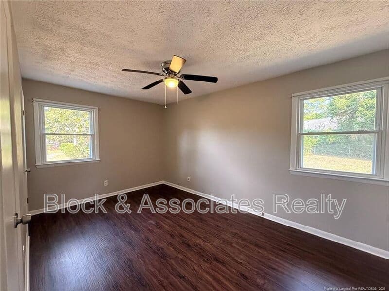 Hope Mills House: 4805 Fellows Ct