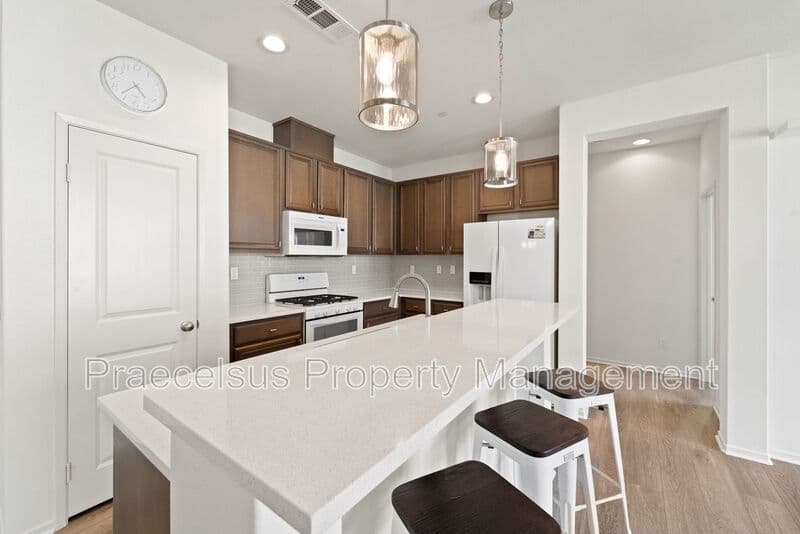 Chula Vista Townhome: 1710 Signature Pl