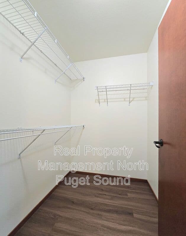 Stanwood House: 28602 74th Dr NW