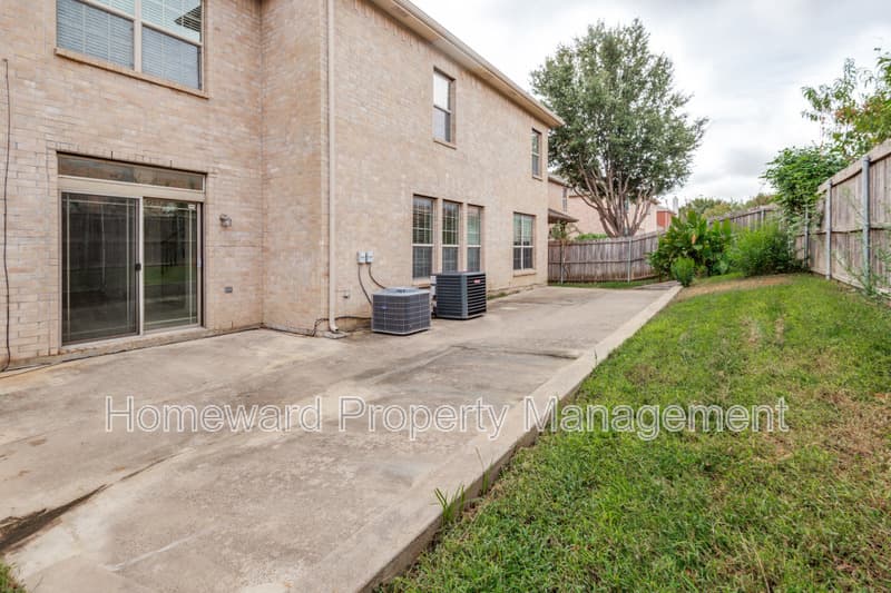 Euless House: 307 Moonlight Drive