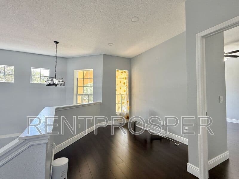 Melbourne House: 4205 Canby Dr