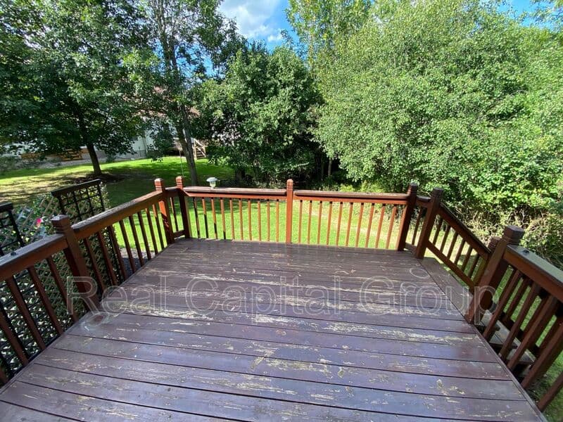 East Amherst House: 71 Berwick Ln