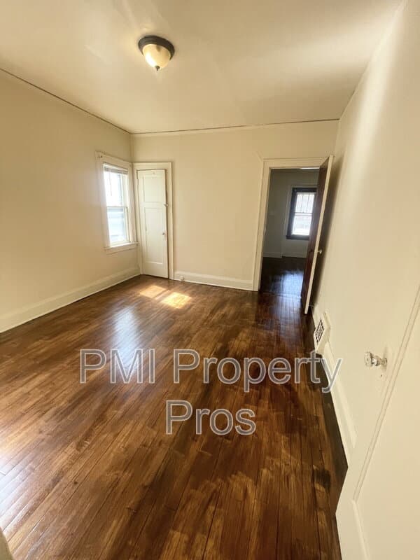 Milwaukee Condo: 3880 N 27th St